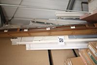 Lot 57 - QTY IN CORNER OF UNBOXED VENETIAN BLINDS, VARIOUS WIDTHS INC. 10FT DOWN TO 4FT, VARIOUS COLOURS INC. BROWN, LIGHT GREY, WHITE & CREAM (VAT applicable)