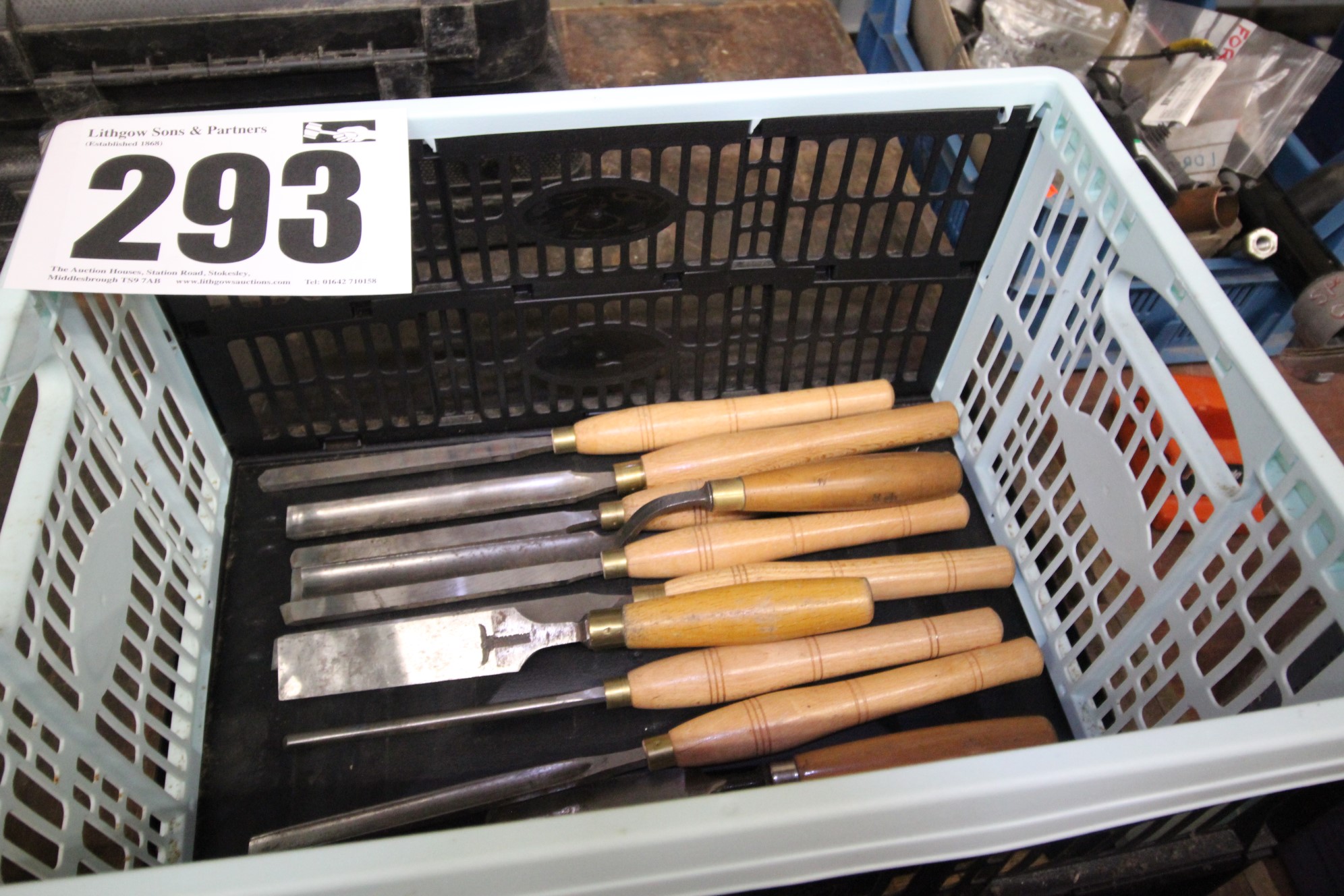 Lot 293 - 12x Wooden Chisels - £40
