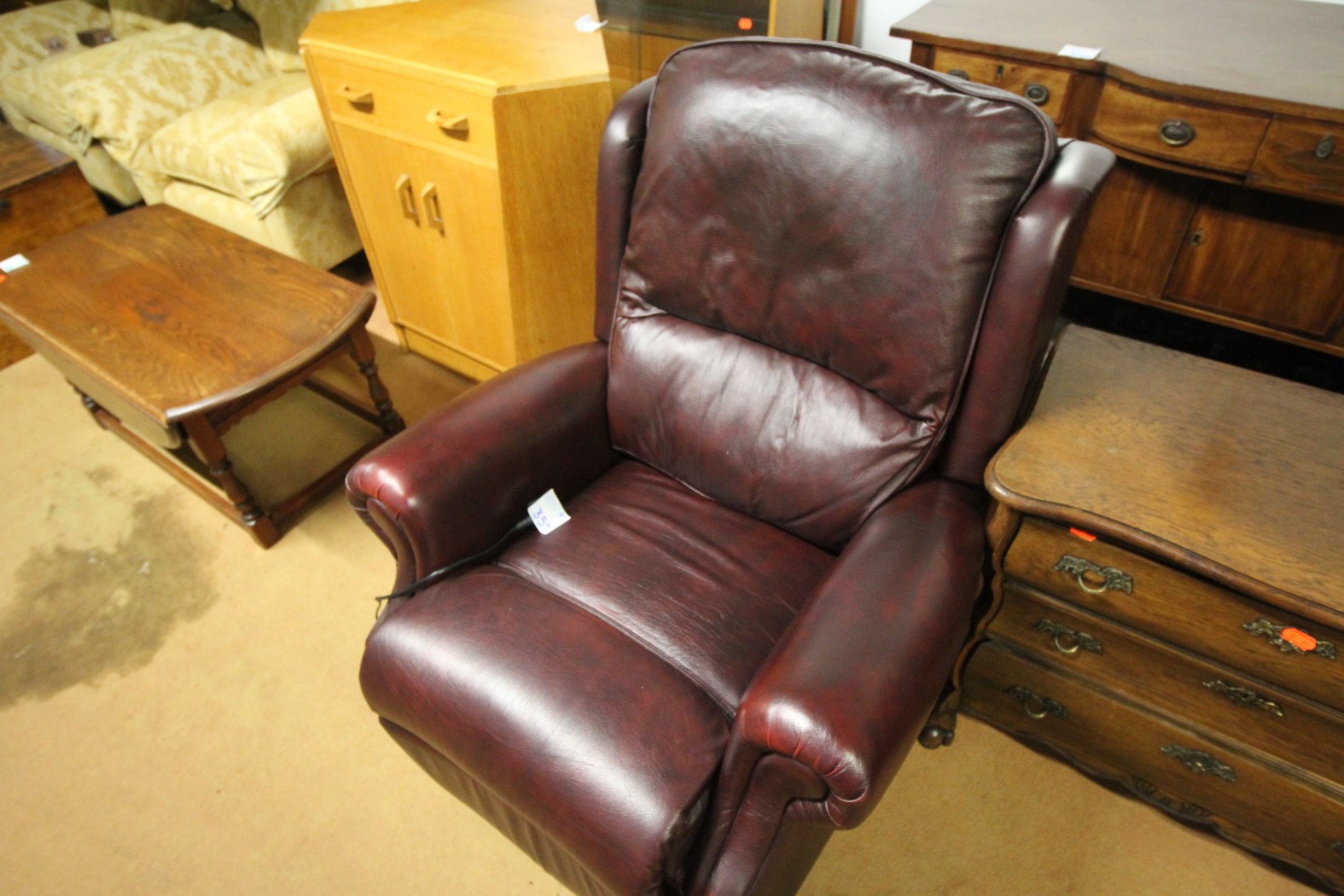 OXBLOOD LEATHER RECLINER CHAIR Â£120