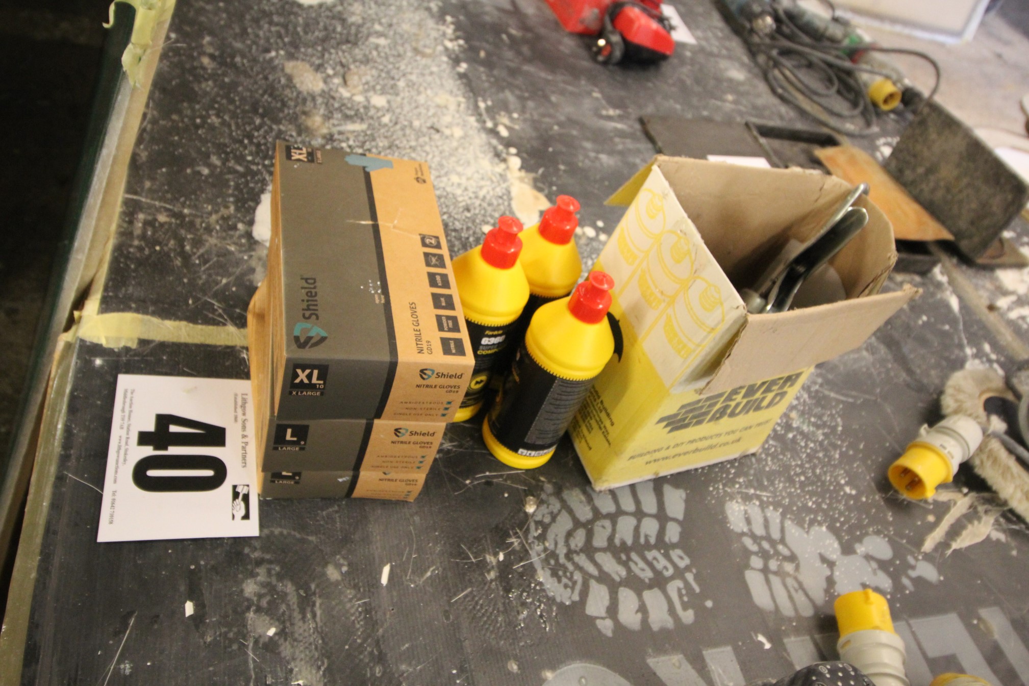 Lot 40 - grease Gun & Boxes of Gloves - £36