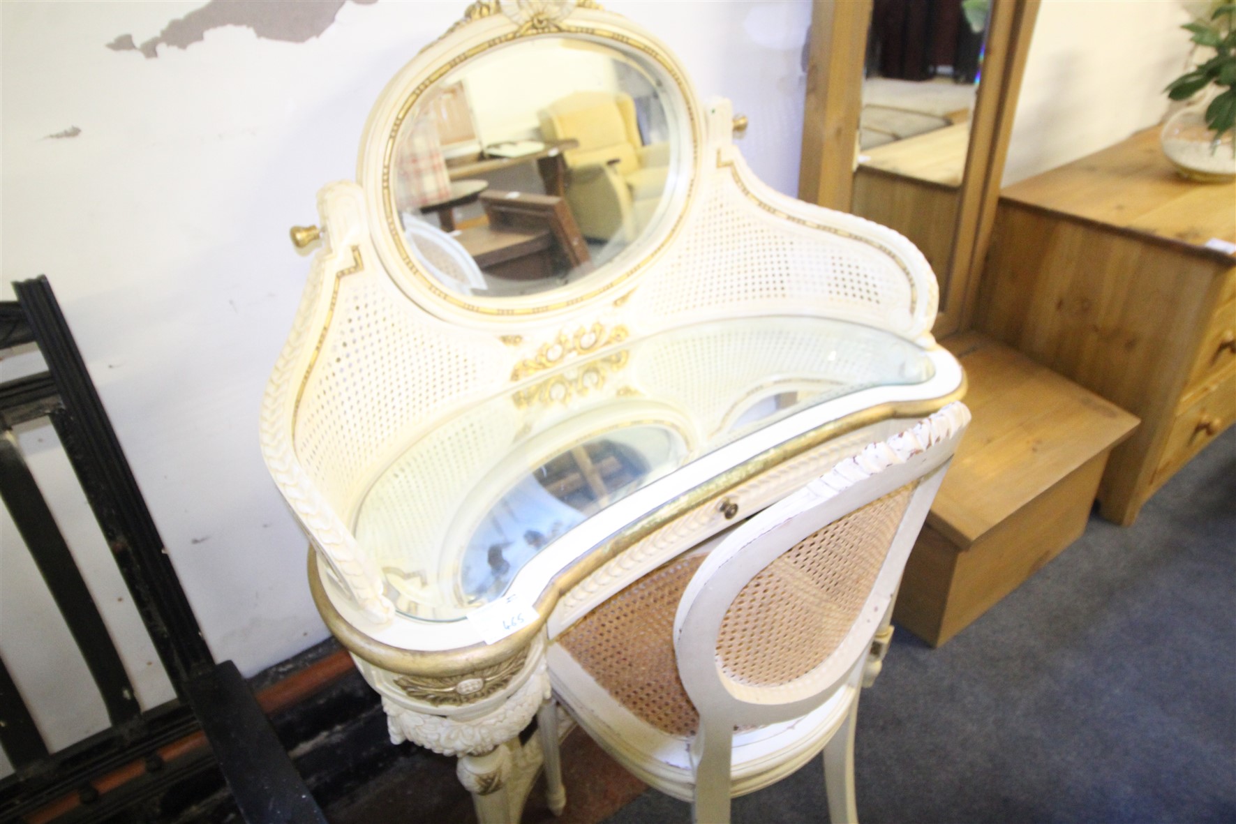 DRESSING TABLE £60